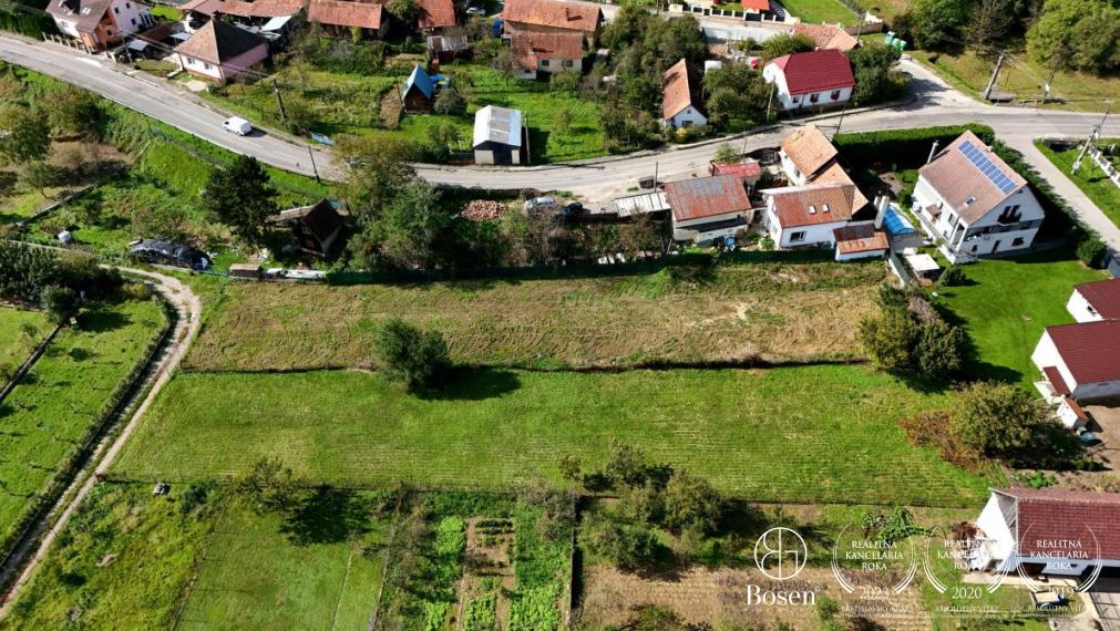 BOSEN | Stavebný pozemok 1509 m2 - Skalka nad Váhom