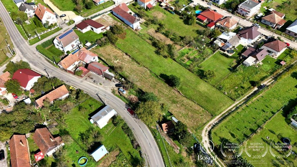 BOSEN | Stavebný pozemok 1509 m2 - Skalka nad Váhom