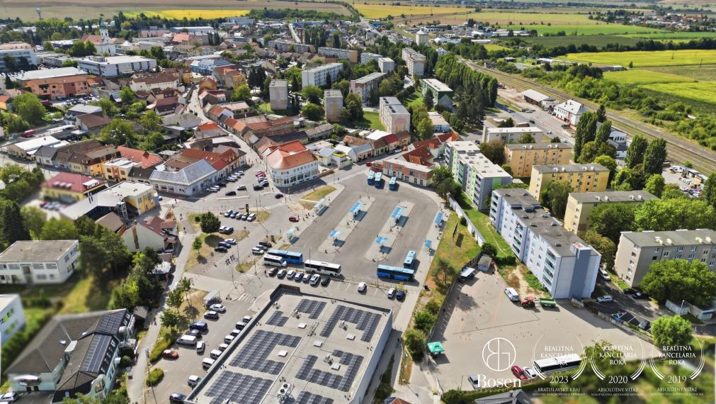 BOSEN | Dom s prenajatými obchodnými priestormi Bánovce nad Bebravou - centrum