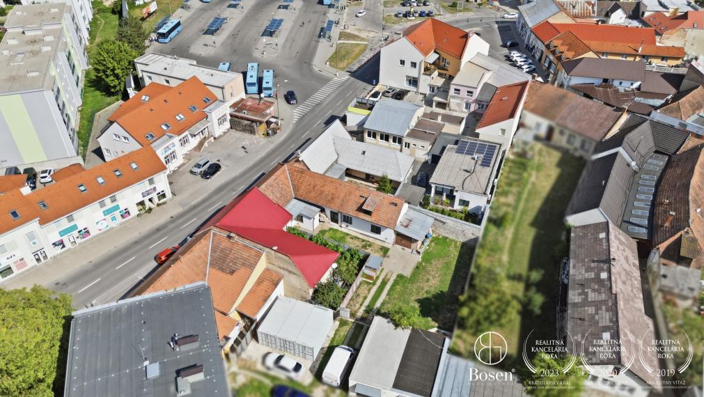 BOSEN | Dom s prenajatými obchodnými priestormi BnB centrum - 586 m²