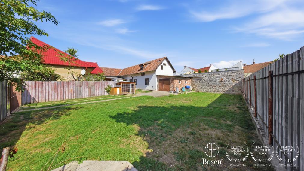BOSEN | Dom s prenajatými obchodnými priestormi BnB centrum - 586 m²