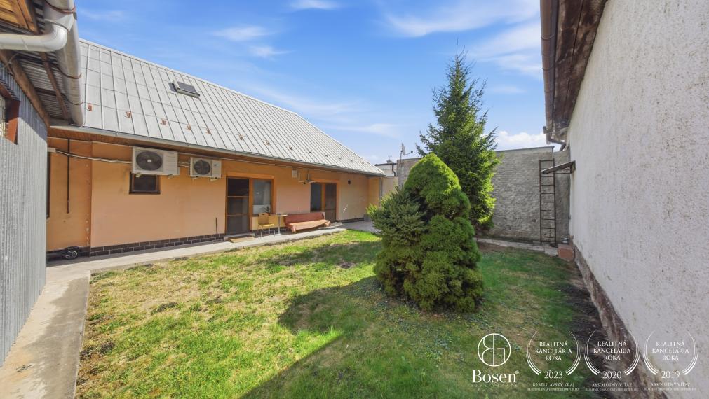 BOSEN | Dom s prenajatými obchodnými priestormi BnB centrum - 586 m²