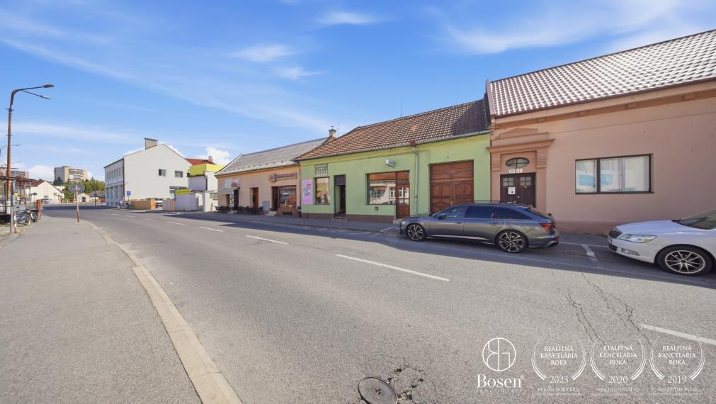BOSEN | Dva susediace domy s pozemkami 875 m² a výrazným investičným potenciálom
