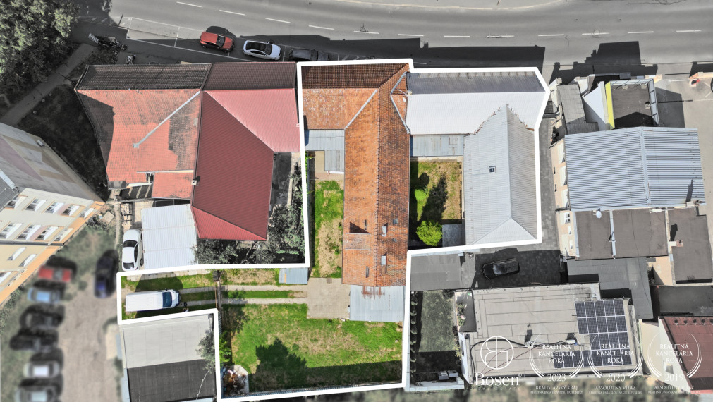BOSEN | Dva susediace domy s pozemkami 875 m² a výrazným investičným potenciálom