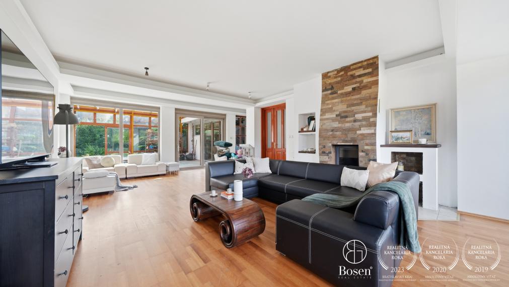 BOSEN | 7i rodinný dom s bazénom, saunou a pozemkom 3 509 m² | Lehnice – Kolónia