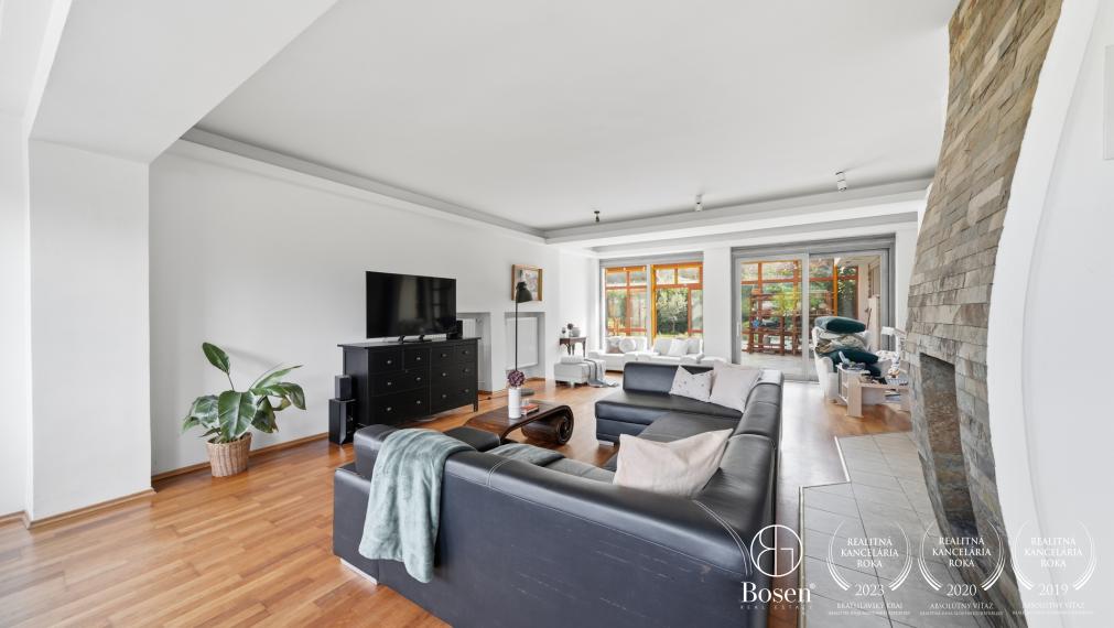 BOSEN | 7i rodinný dom s bazénom, saunou a pozemkom 3 509 m² | Lehnice – Kolónia