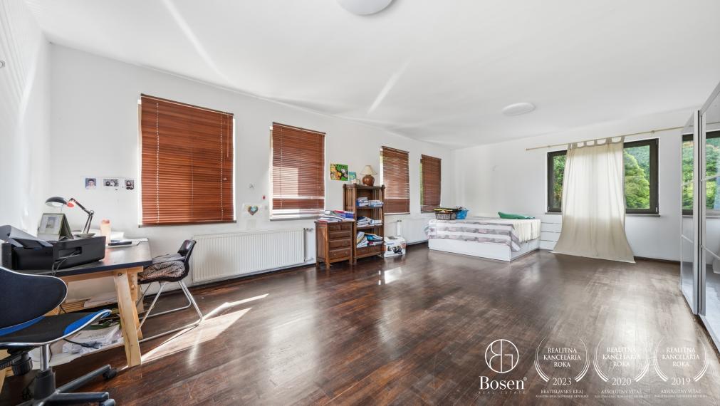 BOSEN | 7i rodinný dom s bazénom, saunou a pozemkom 3 509 m² | Lehnice – Kolónia