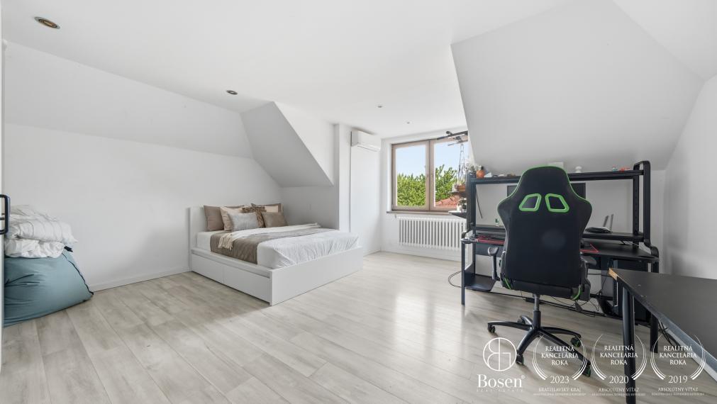 BOSEN | 7i rodinný dom s bazénom, saunou a pozemkom 3 509 m² | Lehnice – Kolónia