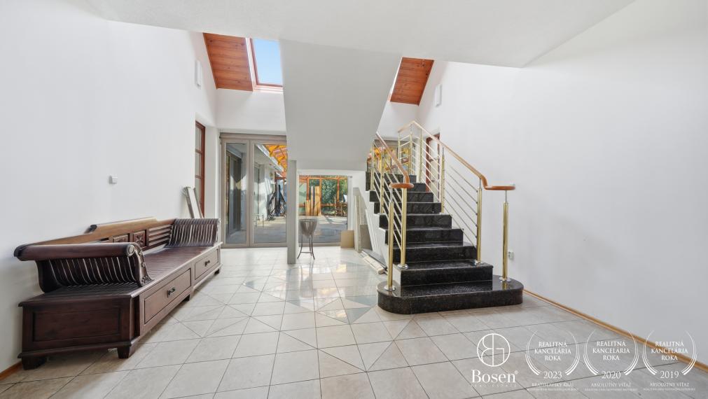 BOSEN | 7i rodinný dom s bazénom, saunou a pozemkom 3 509 m² | Lehnice – Kolónia
