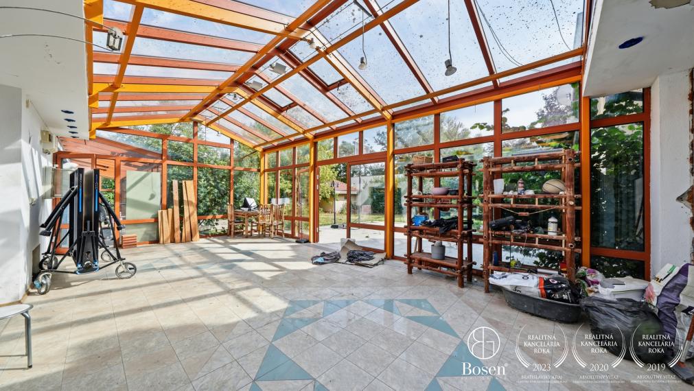 BOSEN | 7i rodinný dom s bazénom, saunou a pozemkom 3 509 m² | Lehnice – Kolónia