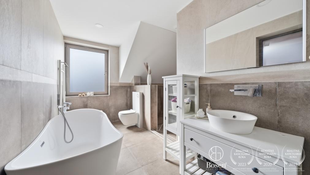 BOSEN | 7i rodinný dom s bazénom, saunou a pozemkom 3 509 m² | Lehnice – Kolónia