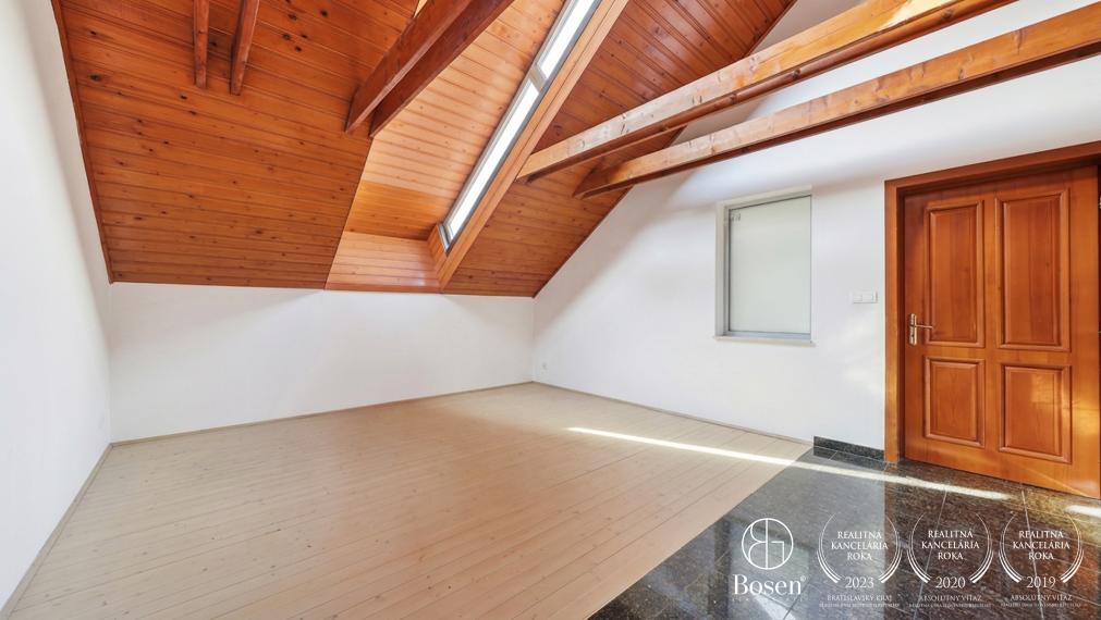 BOSEN | 7i rodinný dom s bazénom, saunou a pozemkom 3 509 m² | Lehnice – Kolónia