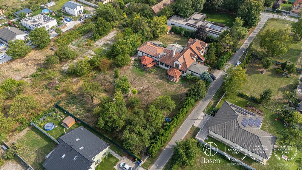 BOSEN | 7i rodinný dom s bazénom, saunou a pozemkom 3 509 m² | Lehnice – Kolónia