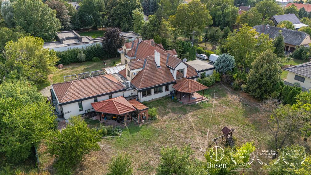 BOSEN | 7i rodinný dom s bazénom, saunou a pozemkom 3 509 m² | Lehnice – Kolónia