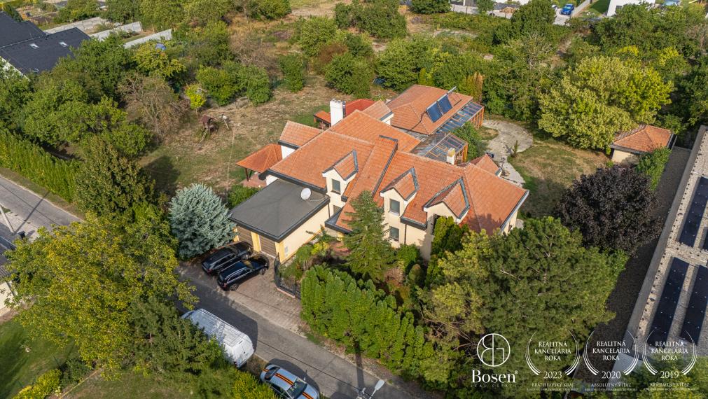 BOSEN | 7i rodinný dom s bazénom, saunou a pozemkom 3 509 m² | Lehnice – Kolónia