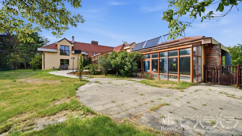 BOSEN | 7i rodinný dom s bazénom, saunou a pozemkom 3 509 m² | Lehnice – Kolónia