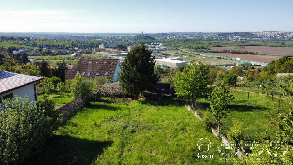 BOSEN | Pozemok s panoramatickým výhľadom na Nitru