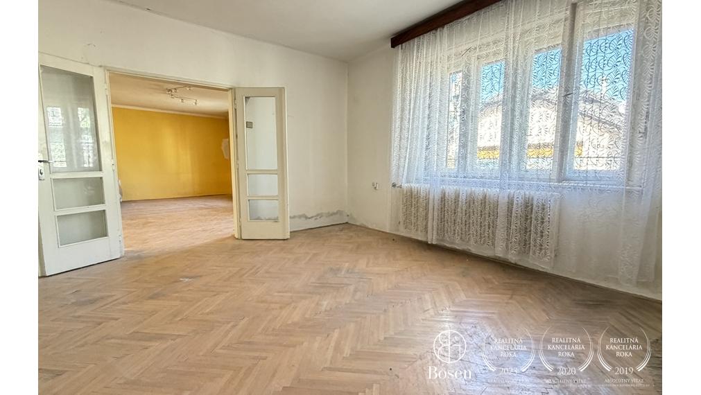 RODINNÝ DOM S DVOMA SAMOSTATNÝMI ČASŤAMI – BÝVANIE HNEĎ A PROJEKT DO BUDÚCNOSTI | VEĽKÝ BIEL