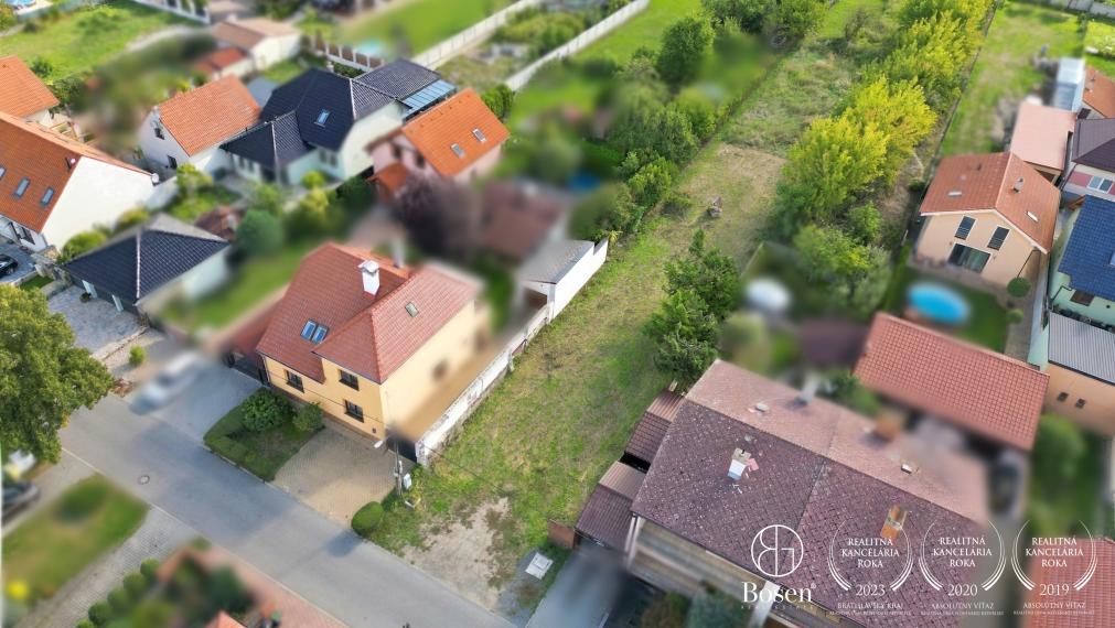 BOSEN | Stavebný pozemok s vybudovanými prípojkami IS a s projektom-ul. J. Kubinu, Malacky