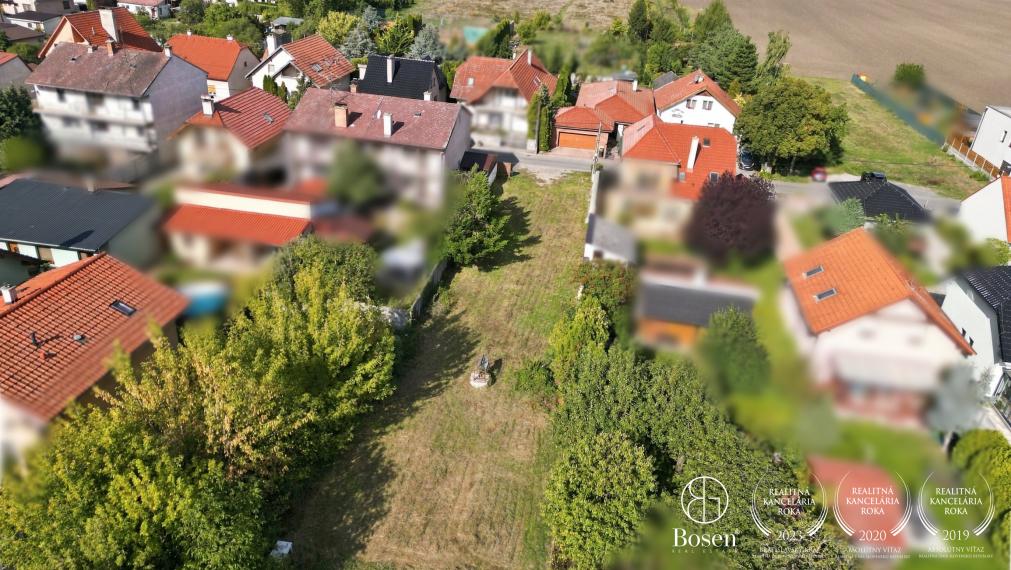 BOSEN | Stavebný pozemok s vybudovanými prípojkami IS a s projektom-ul. J. Kubinu, Malacky