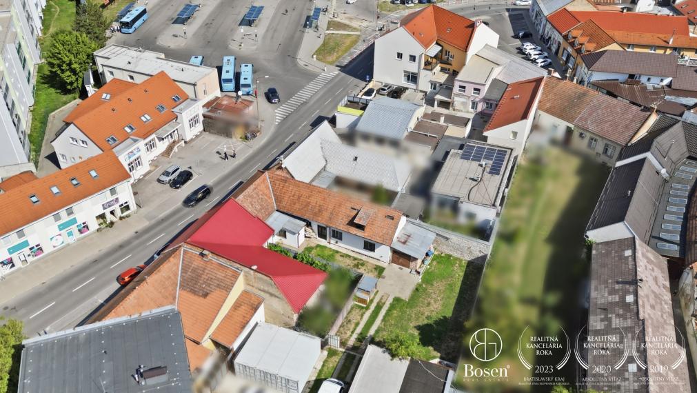 BOSEN | Dom s prenajatými obchodnými priestormi BnB centrum - 586 m²