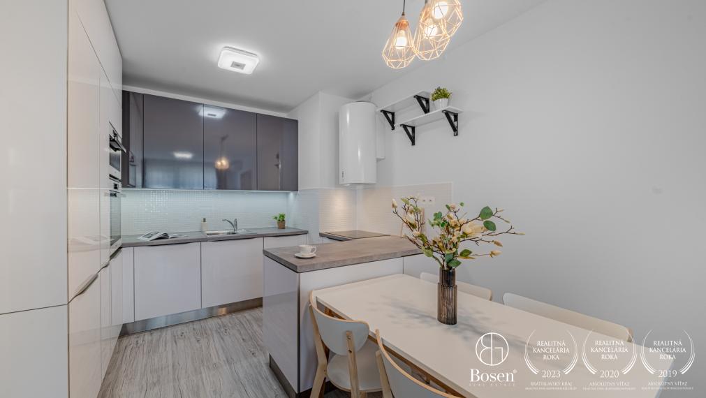 BOSEN | Zariadený 2 izbový klimatizovaný byt s loggiou v novostavbe Slnečnice | Mesto, 59 m²