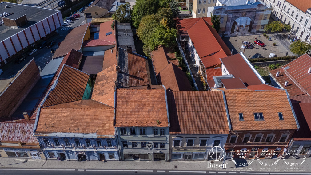 BOSEN | Prevádzková budova s veľkým potenciálom, Lučenec centrum.
