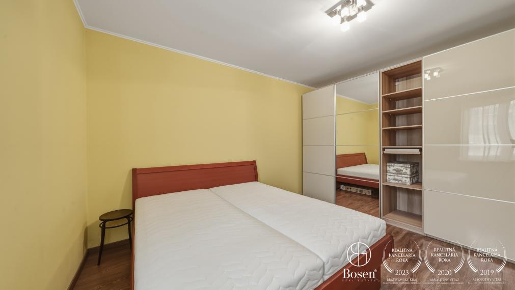 BOSEN | Veľkorysý rodinný dom s garážou, Malinovo
