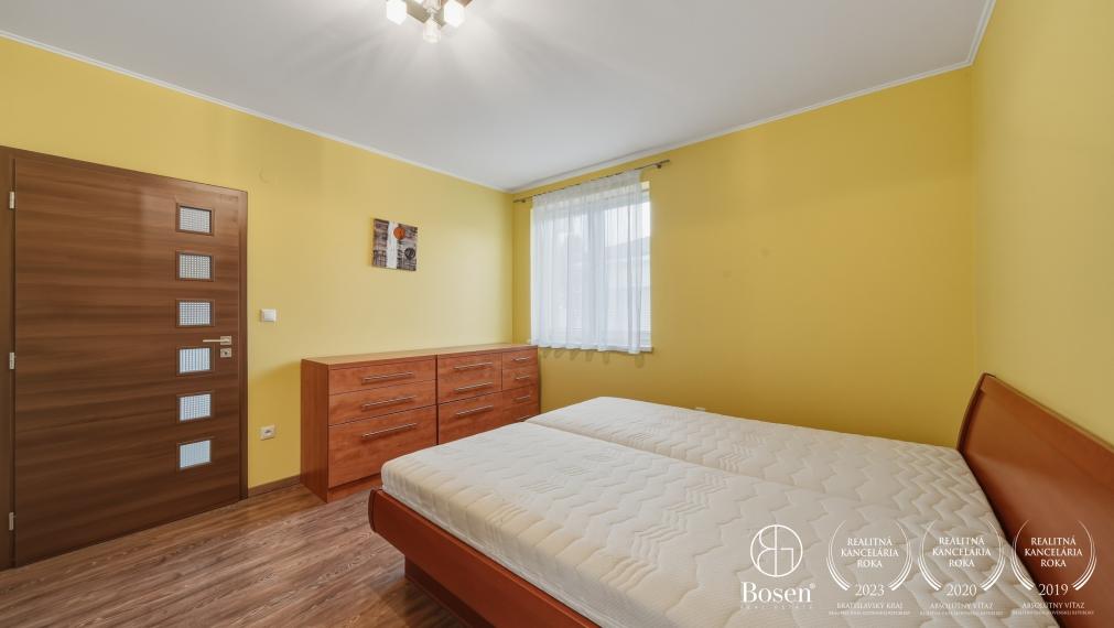BOSEN | Veľkorysý rodinný dom s garážou, Malinovo