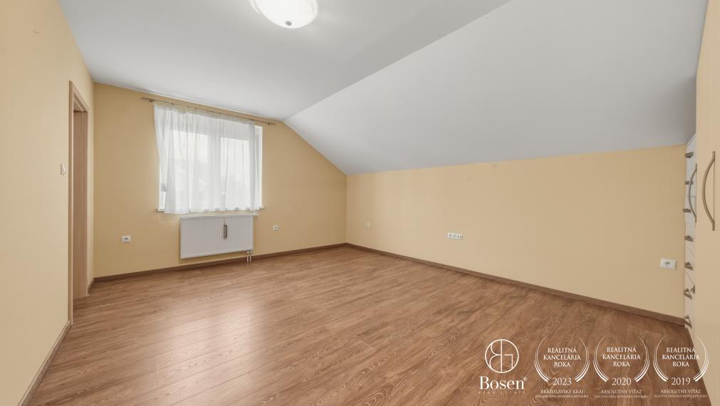 BOSEN | Veľkorysý rodinný dom s garážou, Malinovo