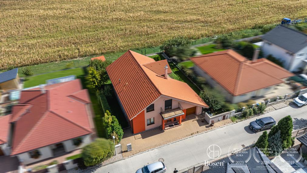 BOSEN | Veľkorysý rodinný dom s garážou, Malinovo