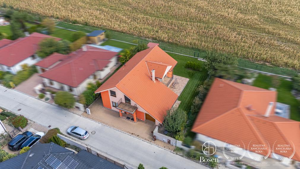 BOSEN | Veľkorysý rodinný dom s garážou, Malinovo