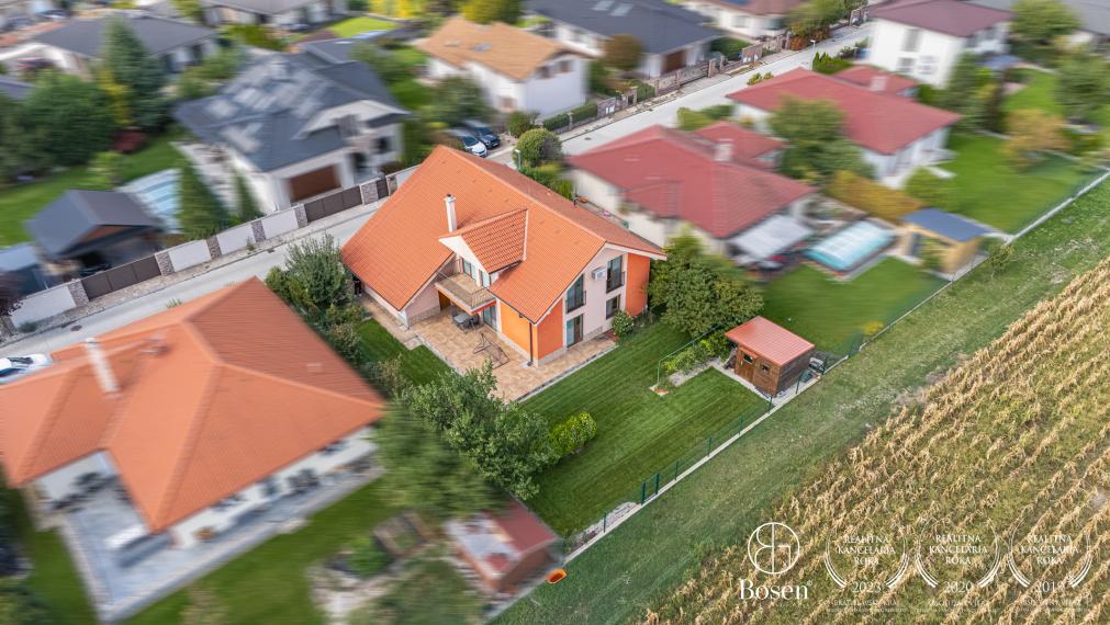 BOSEN | Veľkorysý rodinný dom s garážou, Malinovo