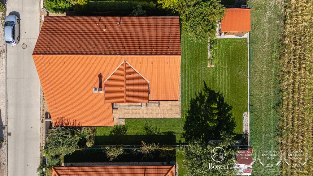 BOSEN | Veľkorysý rodinný dom s garážou, Malinovo
