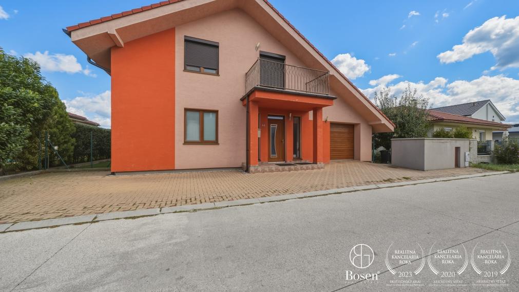 BOSEN | Veľkorysý rodinný dom s garážou, Malinovo
