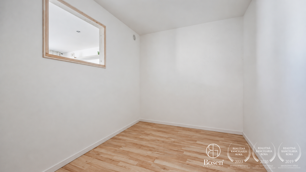 BOSEN| 2 izbový byt, 66m2+balkón, čiastočne prerobený na 3 izbový, Školské Námestie