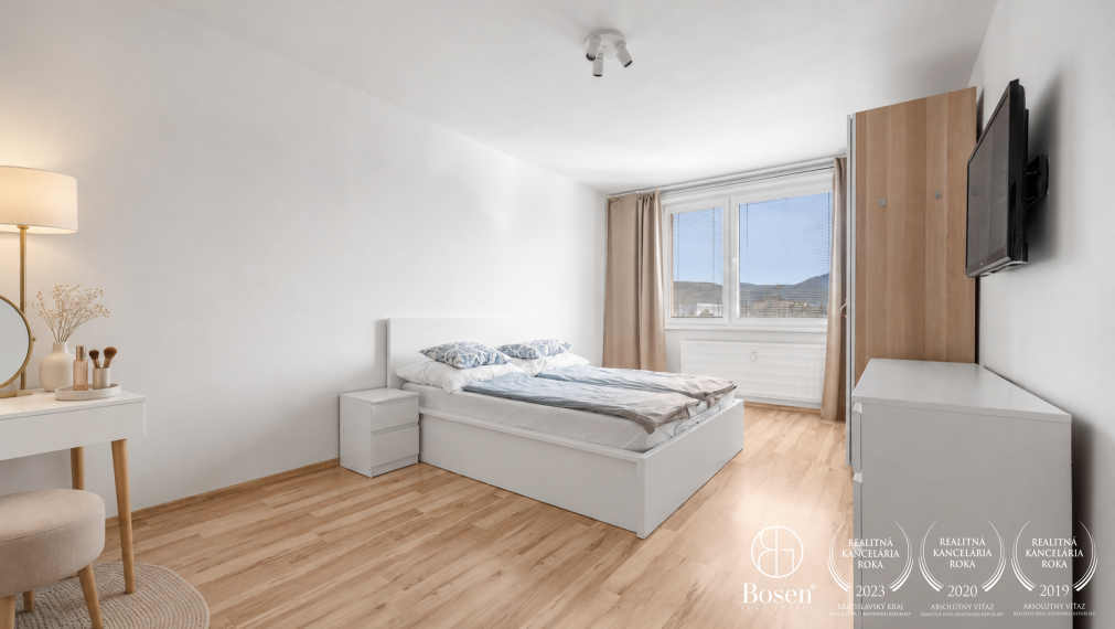 BOSEN| 2 izbový byt, 66m2+balkón, čiastočne prerobený na 3 izbový, Školské Námestie