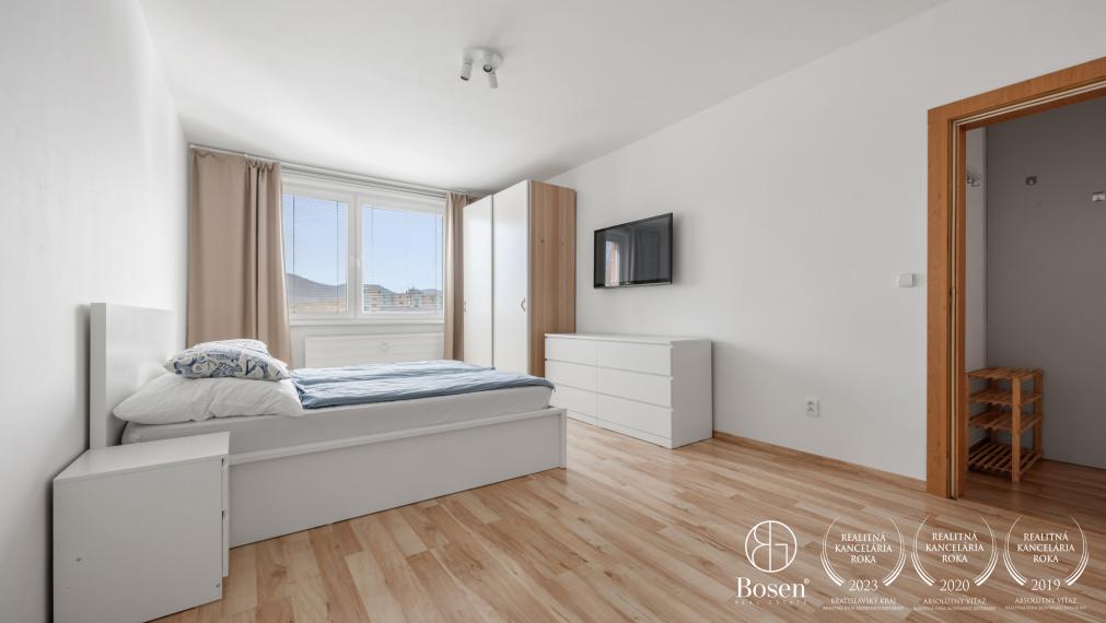 BOSEN| 2 izbový byt, 66m2+balkón, čiastočne prerobený na 3 izbový, Školské Námestie