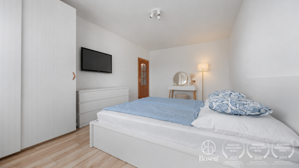 BOSEN| 2 izbový byt, 66m2+balkón, čiastočne prerobený na 3 izbový, Školské Námestie