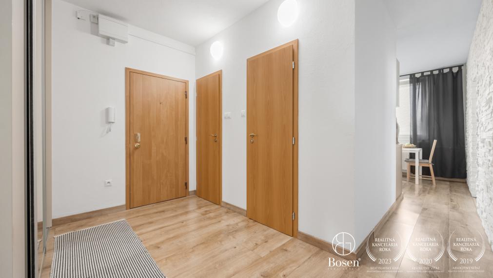 BOSEN| 2 izbový byt, 66m2+balkón, čiastočne prerobený na 3 izbový, Školské Námestie
