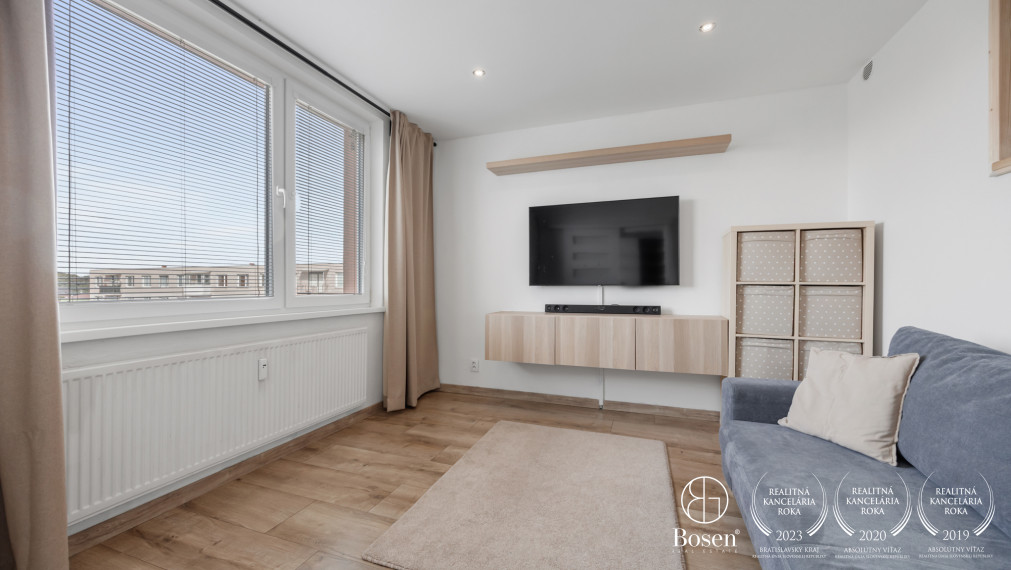 BOSEN| 2 izbový byt, 66m2+balkón, čiastočne prerobený na 3 izbový, Školské Námestie