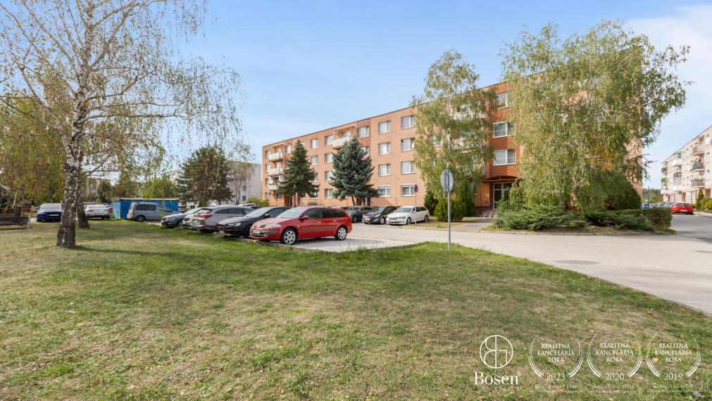 BOSEN| 2 izbový byt, 66m2+balkón, čiastočne prerobený na 3 izbový, Školské Námestie