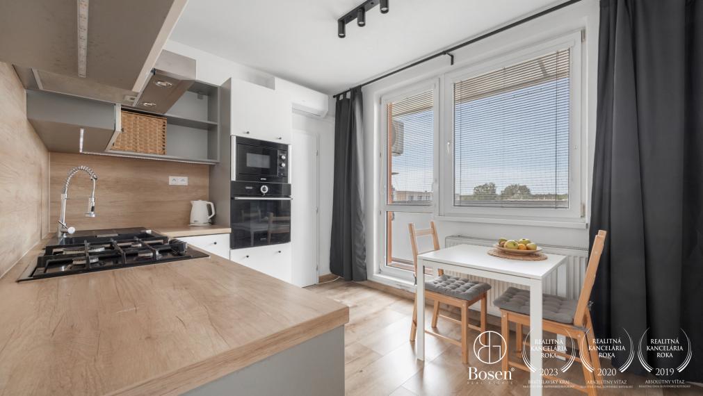 BOSEN| 2 izbový byt, 66m2+balkón, čiastočne prerobený na 3 izbový, Školské Námestie