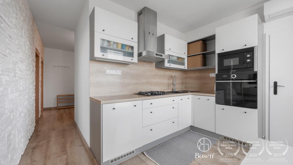 BOSEN| 2 izbový byt, 66m2+balkón, čiastočne prerobený na 3 izbový, Školské Námestie