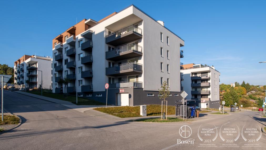 BOSEN | NOVOSTAVBA kompletne zariadený 2i byt s parkovacím státím - Trenčín