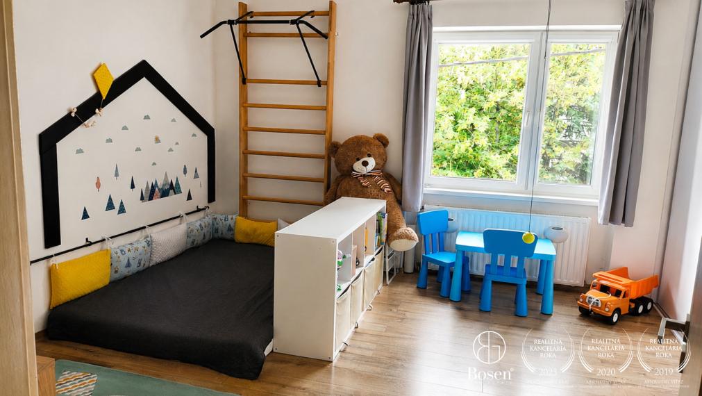 BOSEN | Piešťany  Rezidencia s 2 veľkými bytmi a domčekom