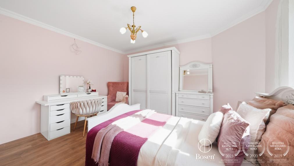 BOSEN | 4 izbový rodinný dom, Suchá nad Parnou, 710 m2