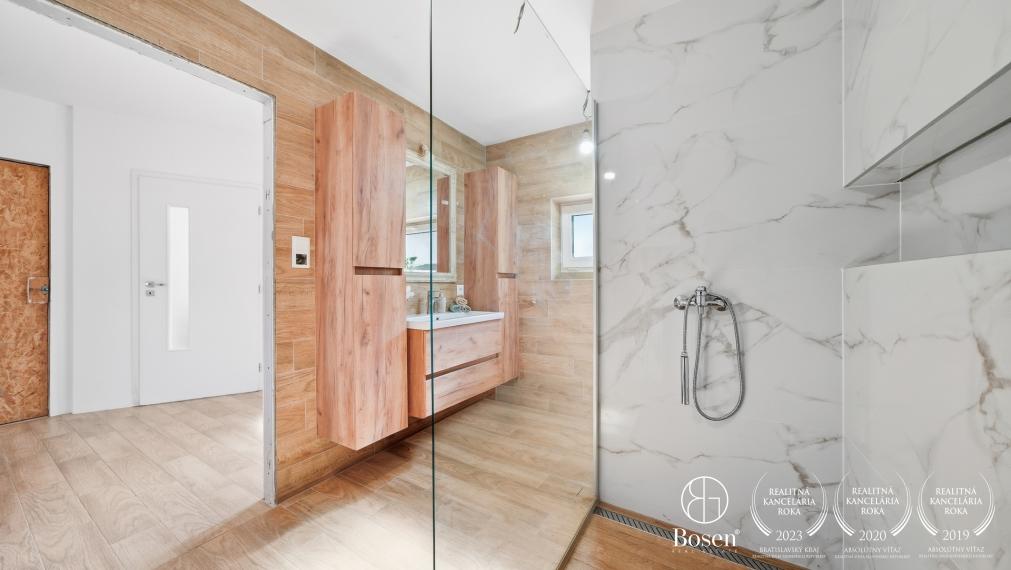 BOSEN | 4 izbový rodinný dom, Suchá nad Parnou, 710 m2