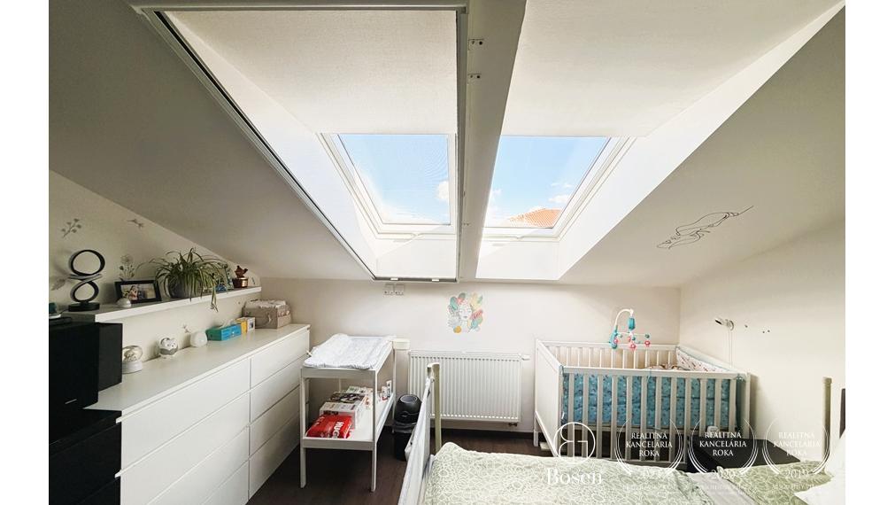 3-IZBOVÝ BYT SO ZASTREŠENOU TERASOU 16 m² | SLOVENSKÝ GROB