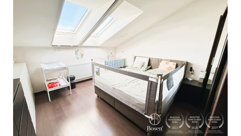 3-IZBOVÝ BYT SO ZASTREŠENOU TERASOU 16 m² | SLOVENSKÝ GROB